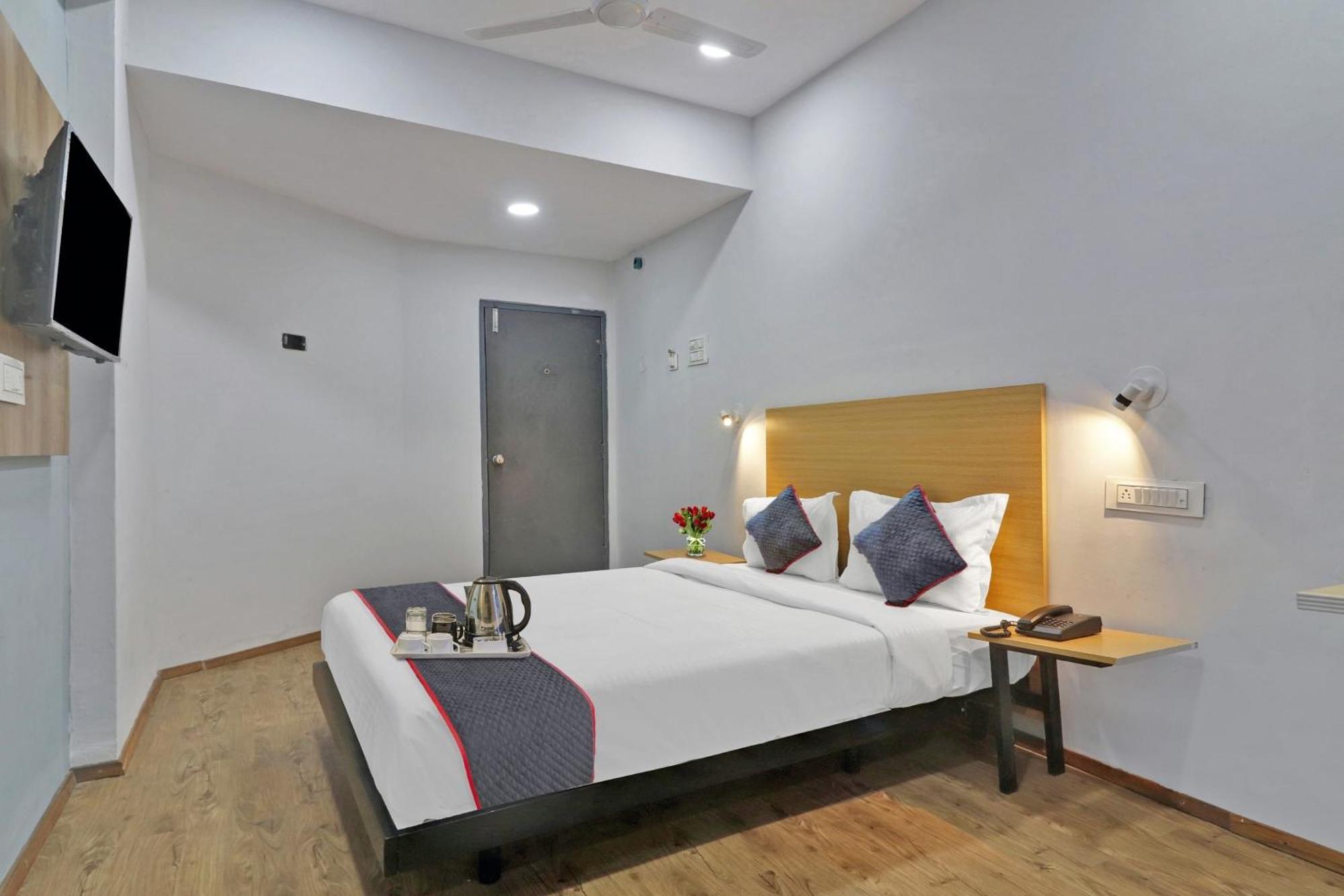 Townhouse S Continental Hotel ไฮเดอราบัด ภายนอก รูปภาพ