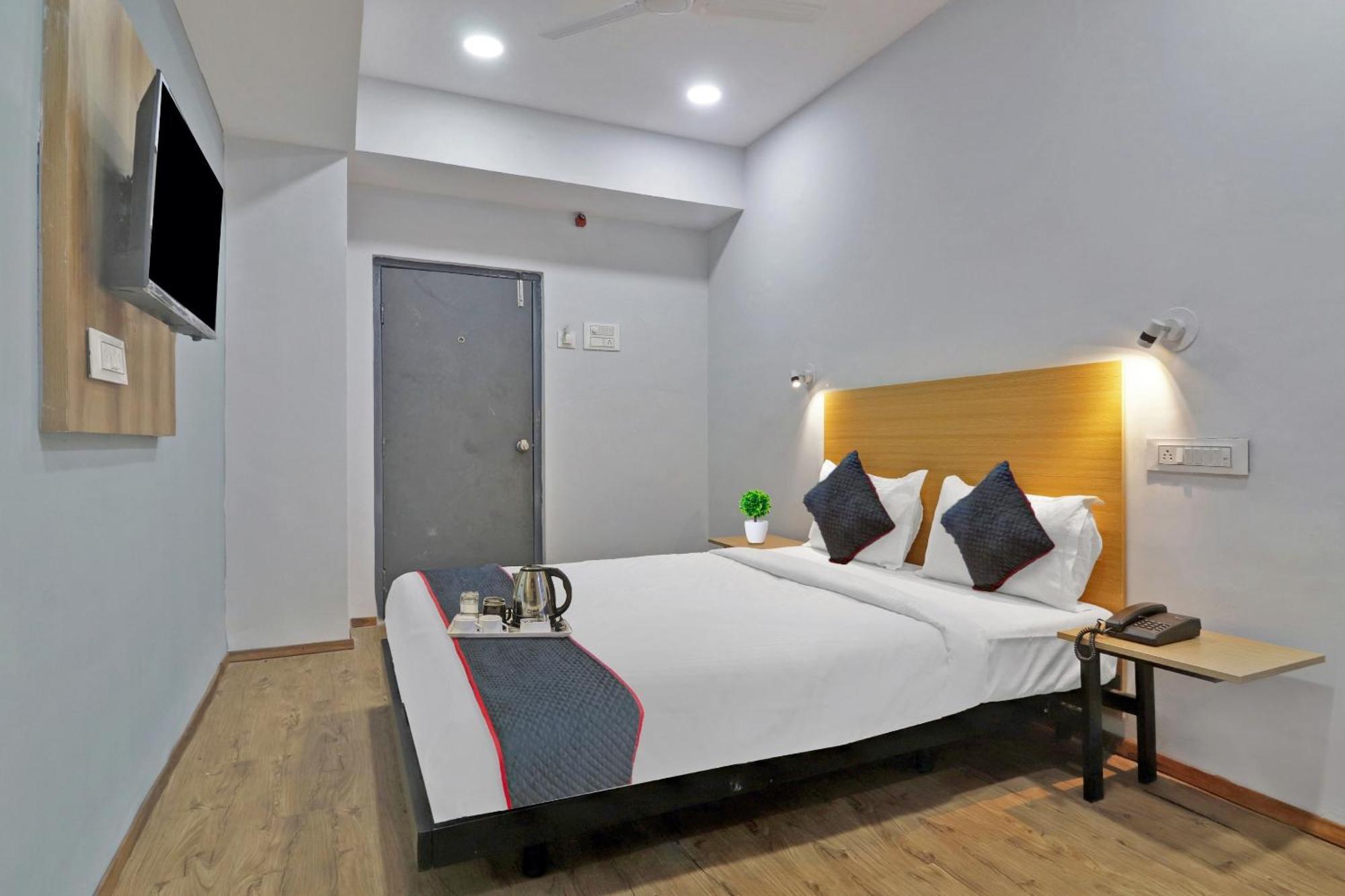 Townhouse S Continental Hotel ไฮเดอราบัด ภายนอก รูปภาพ