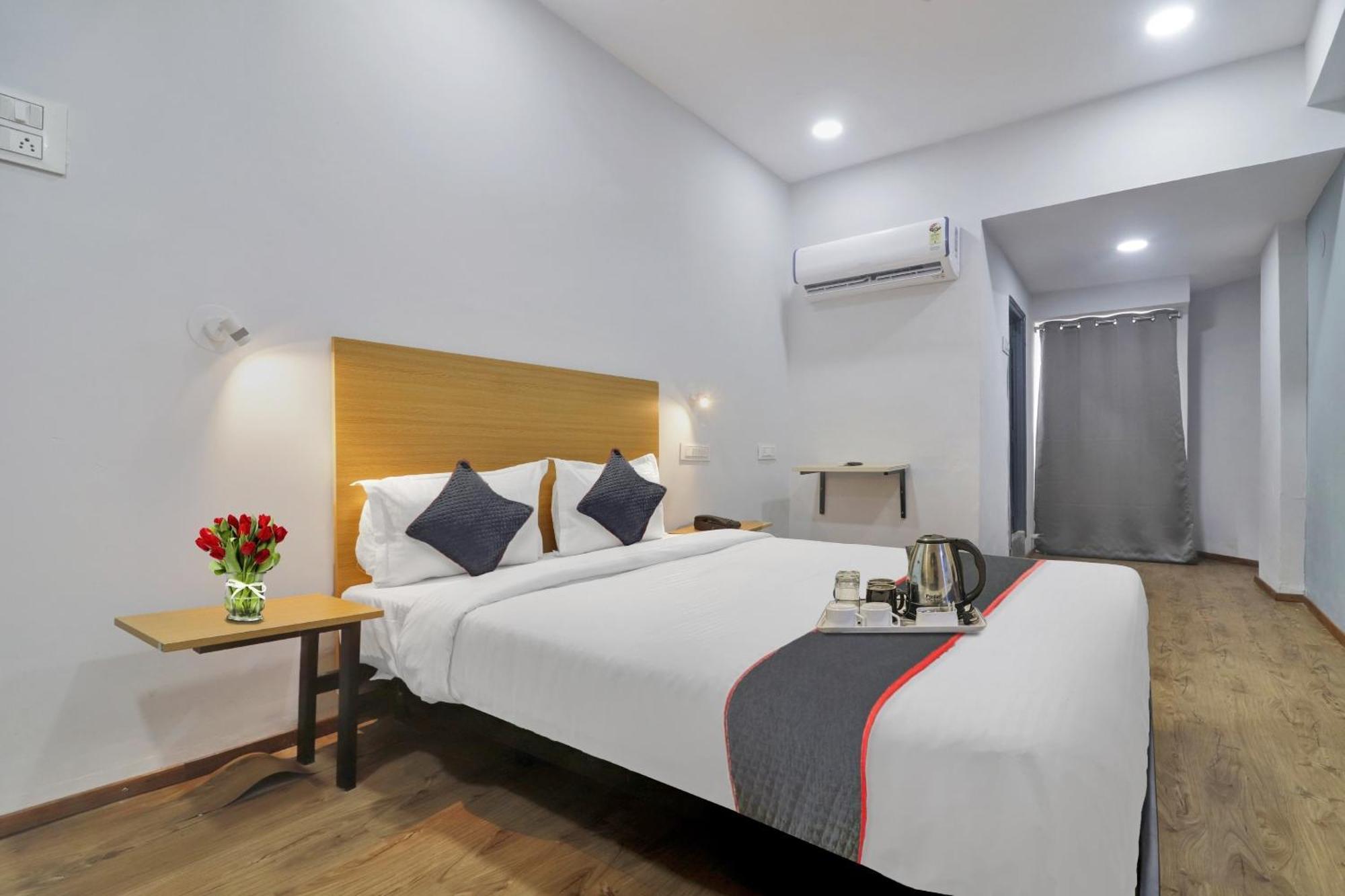 Townhouse S Continental Hotel ไฮเดอราบัด ภายนอก รูปภาพ